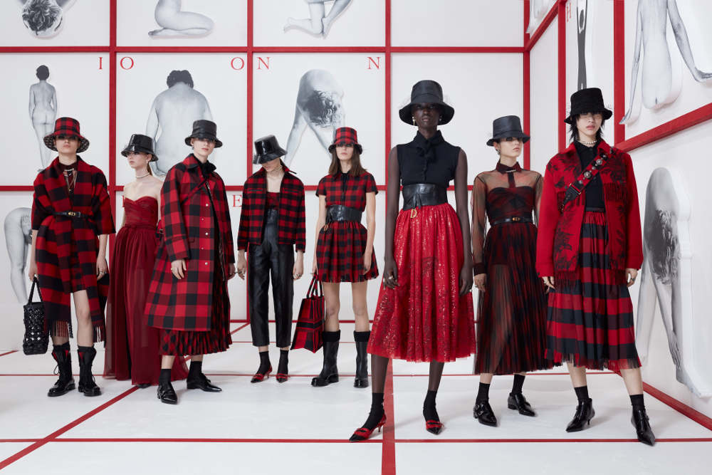 Inspirasi Gaya 'Teddy Girls' di Koleksi Terbaru Dior