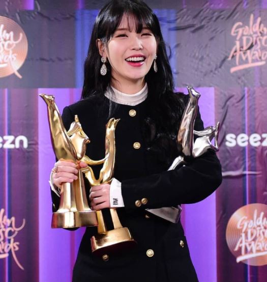 Intip Gaya Mewah IU di Golden Disc Award