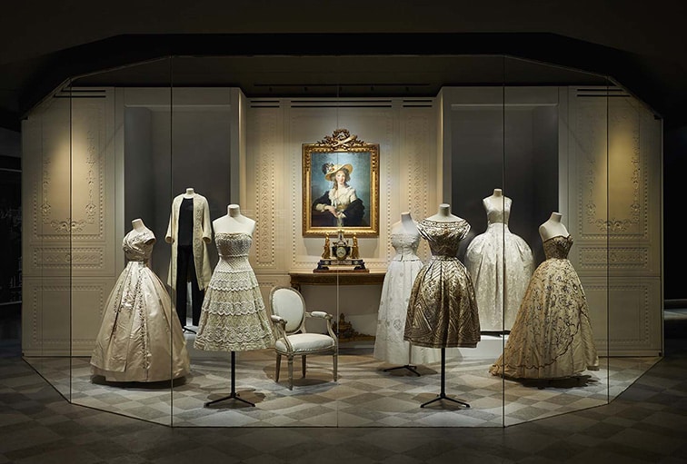 Intip Pameran Dior di Paris