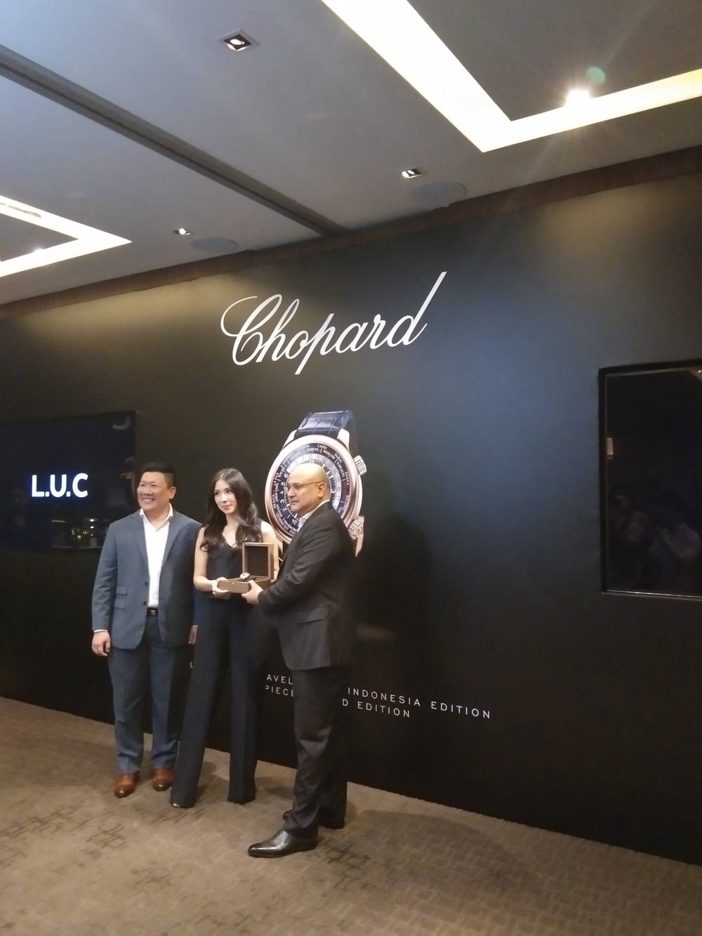 Jakarta & Peta Indonesia di 'Time Traveler One' Chopard