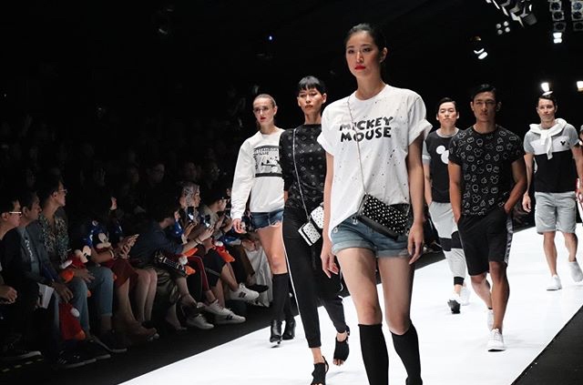 Kala 'Mickey Mouse' Hadir di Jakarta Fashion Week