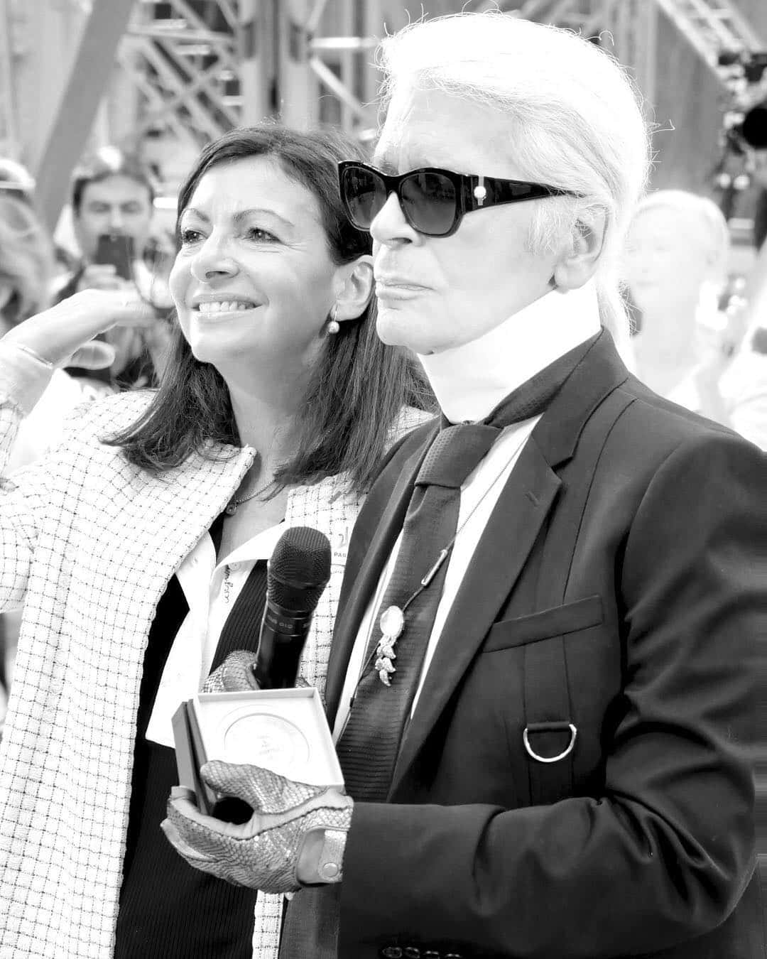 Karl Lagerfeld Raih Penghormatan Tertinggi dari Paris