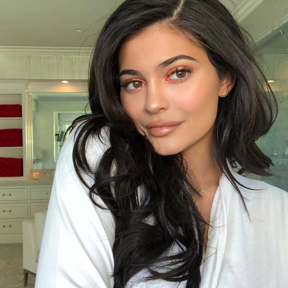 Kisah Sukses Kylie Jenner dan Lini Kosmetiknya