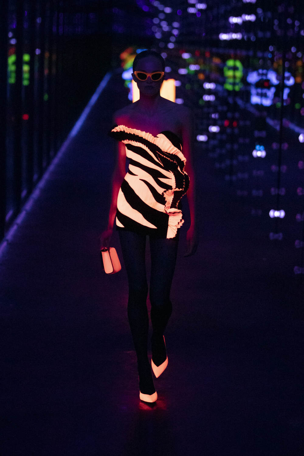 Koleksi 'Glow in the Dark' Saint Laurent