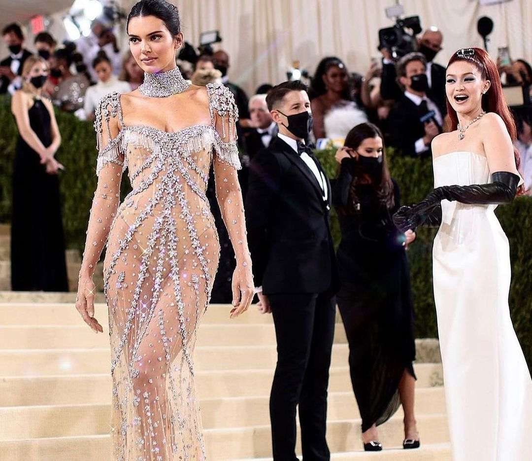 6 Penampilan Terbaik Para Bintang Hollywood di Met Gala 2021