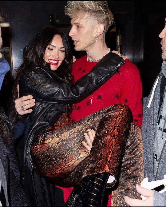 Resmi Dilamar, Ini Kisah Cinta Megan Fox & Machine Gun Kelly