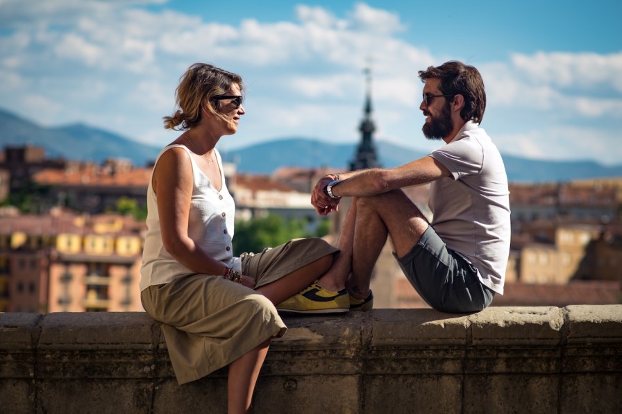 Dijamin Hatimu Luluh Pakai 4 Bahasa Paling Romantis Ini