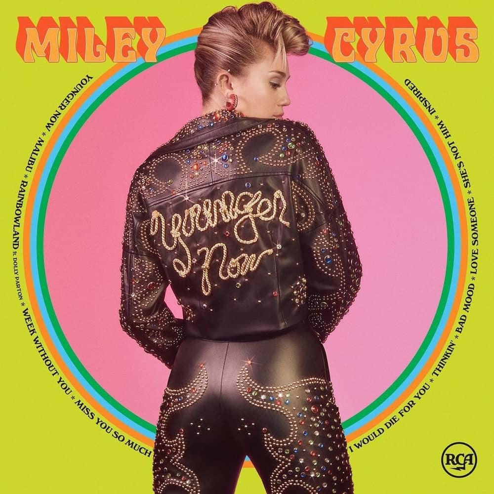 Miley Cyrus Luncurkan Video Klip Baru Younger Now