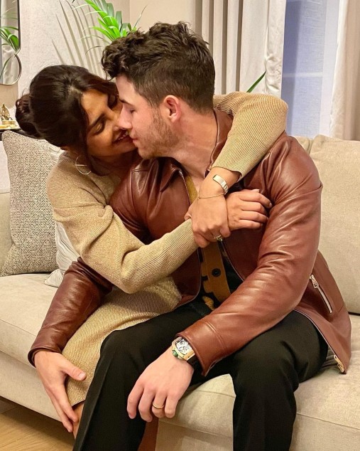 Nick Jonas & Priyanka Chopra-Jonas Resmi Jadi Orang Tua!