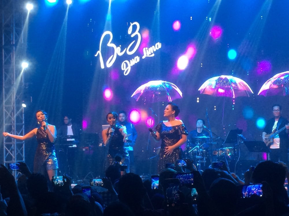 Nostalgia Penuh Canda di Konser 'Dua Lima Be3'