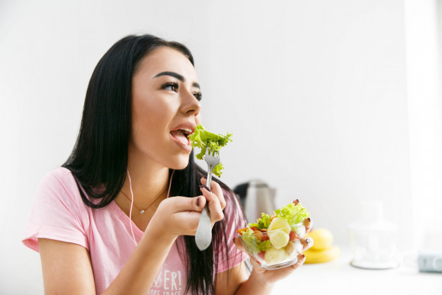 Panduan Nutrisi untuk Perempuan di Usia 20, 30, 40-an