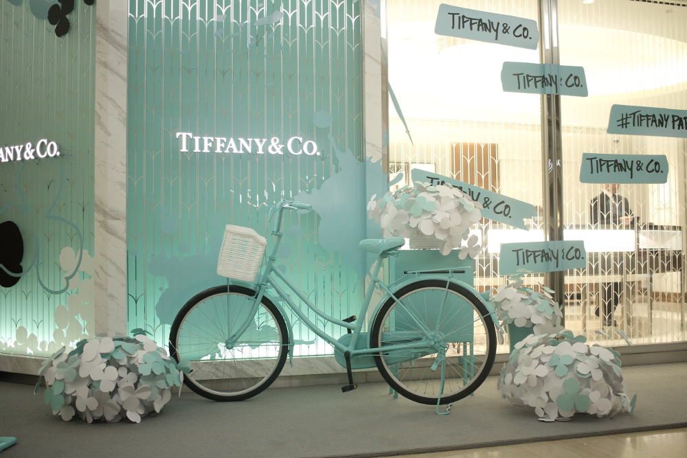 Pesona Bunga Kertas di Tiffany & Co. Plaza Indonesia