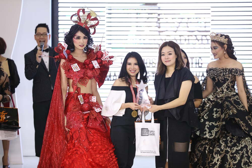 Pesta Kelulusan Rever Hair and Makeup Academy