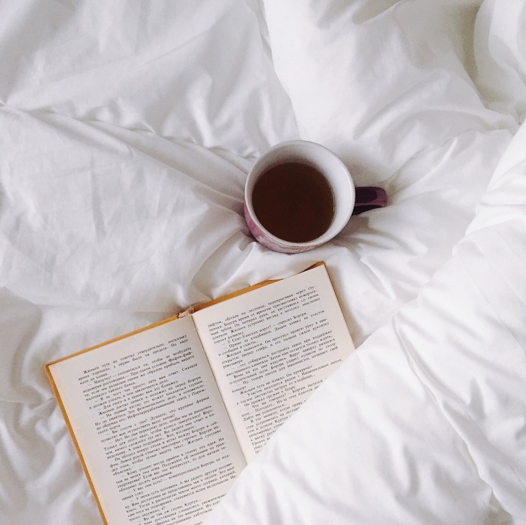 Jadi Lebih Nyenyak, Ini 7 Manfaat Membaca Buku Sebelum Tidur