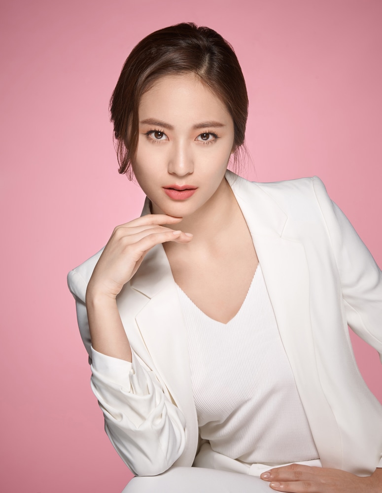 Rangkaian Makeup Untuk Tampil Ala Krystal Jung