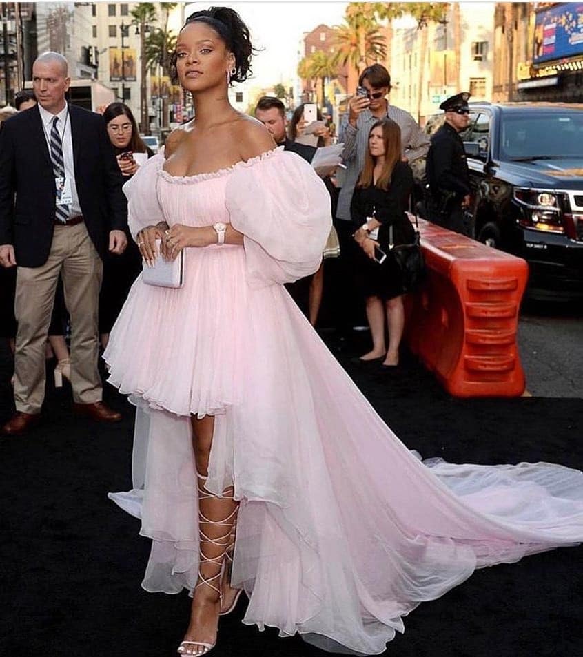 Rihanna Persiapkan Lini Kecantikan Fenty