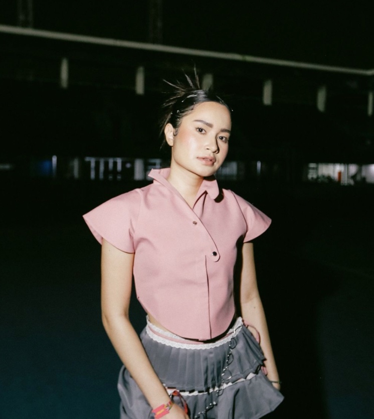 7 Fun Facts Tentang Penyanyi Satine Zaneta! Penasaran Apa?