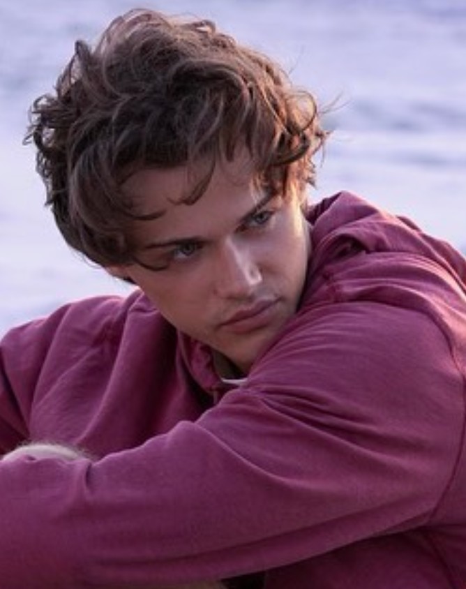 Fakta Unik Chris Briney, Serial ‘The Summer I Turned Pretty'