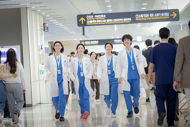 Spinoff Drama Medis Terpopuler, Ini Fakta Resident Playbook!