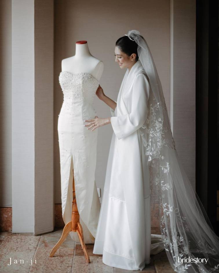 Gunakan Gaun Ibunya, Intip Busana Pernikahan Mikha Tambayong