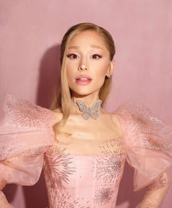 Bikin Pangling, Intip Transformasi Makeup Ariana Grande