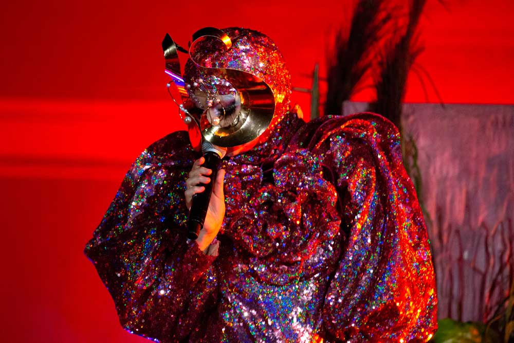 Spotted: Björk Mengenakan Gucci
