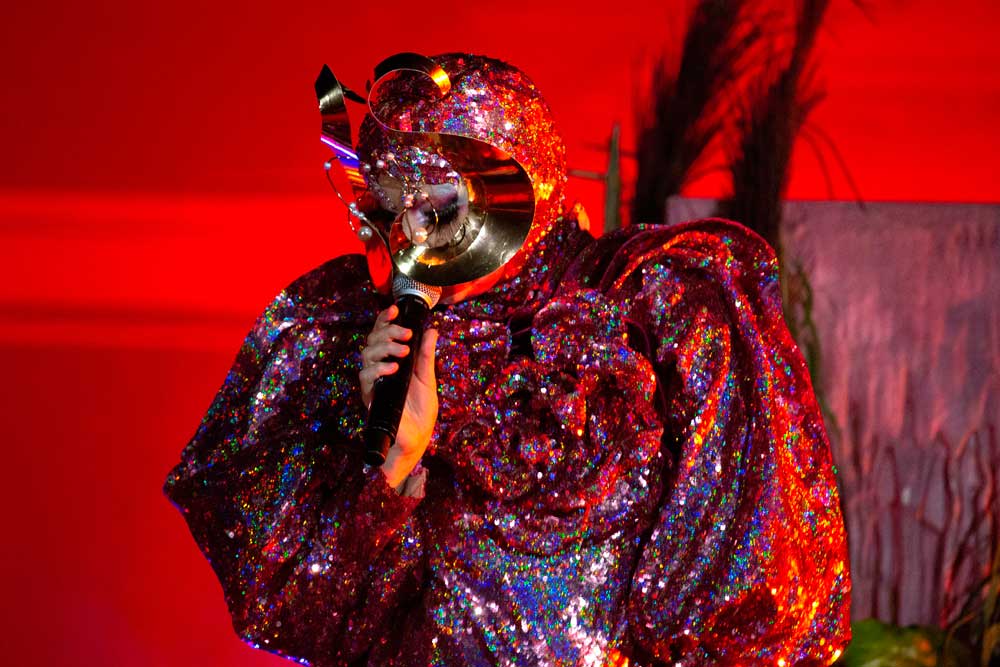 Spotted: Björk Mengenakan Gucci