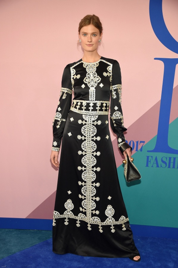 Spotted: Constance Jablonski Mengenakan Tory Burch 