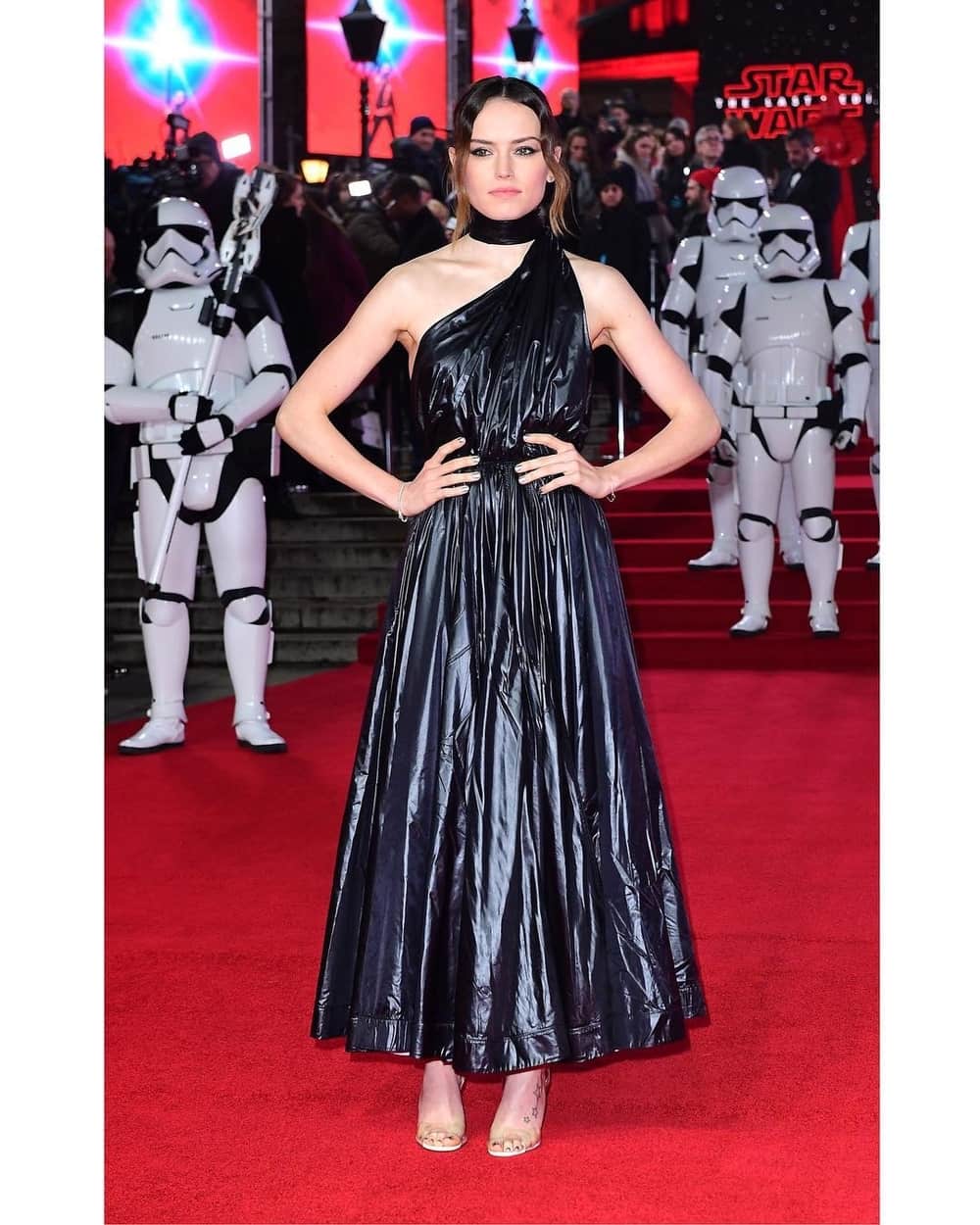 Spotted: Daisy Ridley Mengenakan Calvin Klein