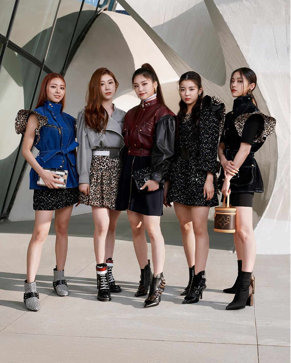 Spotted: Grup K-pop 'Itzy' Mengenakan Louis Vuitton