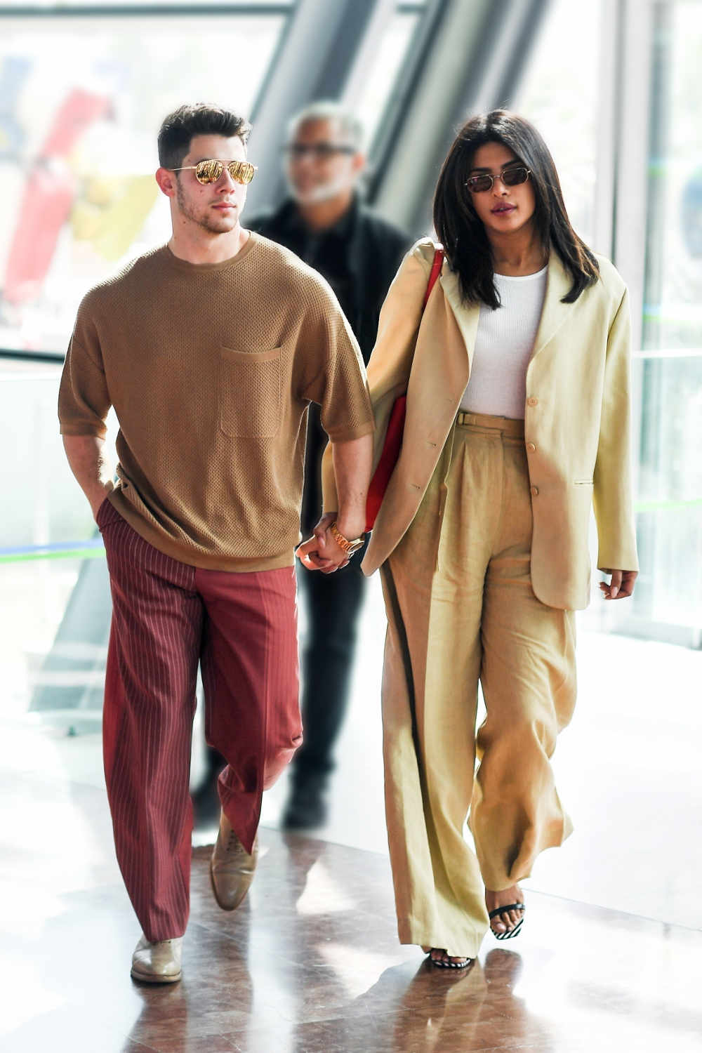 Spotted: Priyanka Chopra Mengenakan Charles & Keith