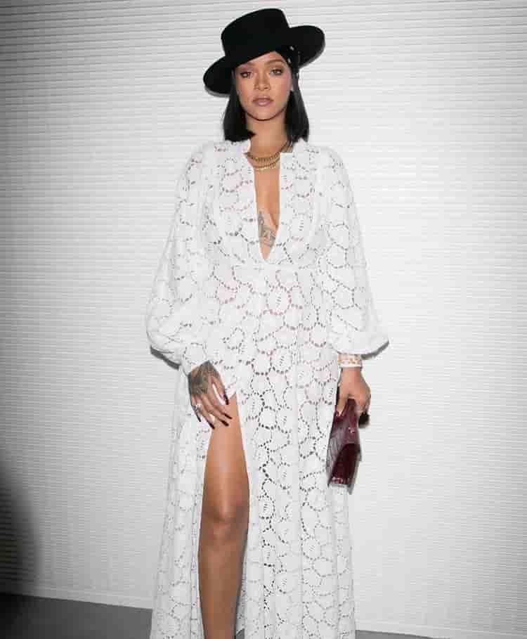Spotted: Rihanna Mengenakan Dior
