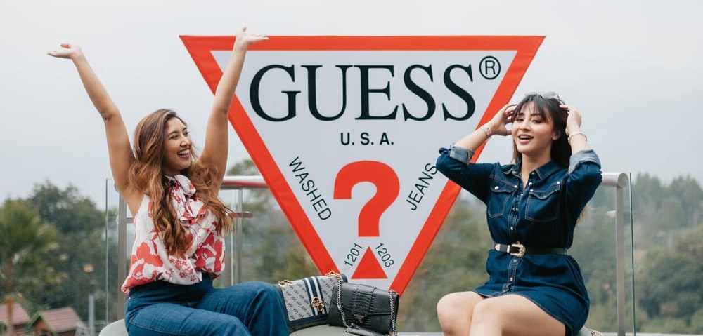 Tampil Memukau Dengan Koleksi Aksesori Terbaru Guess