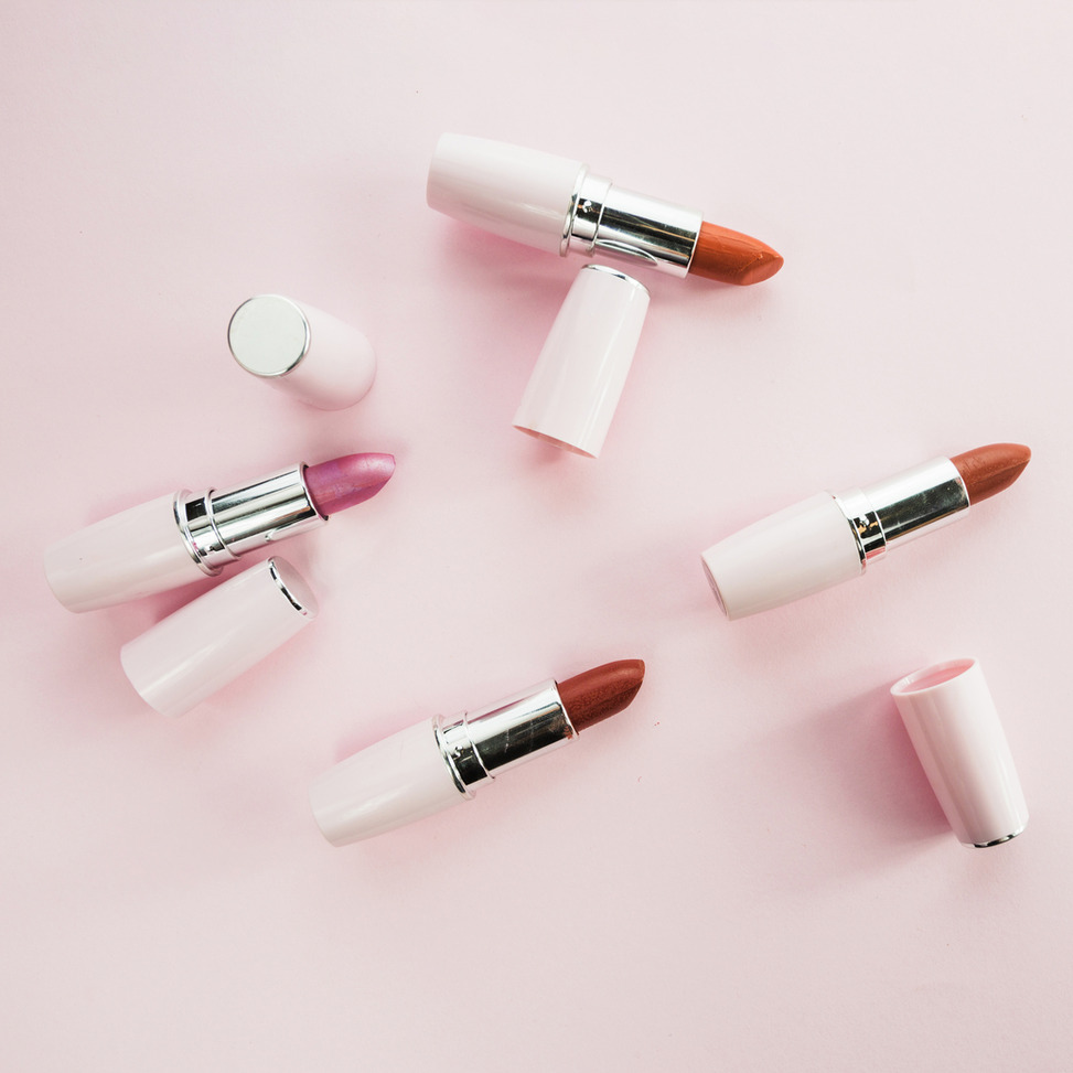 5 Rekomendasi Tinted Lip Balm Merek Lokal, Looking Fresh!