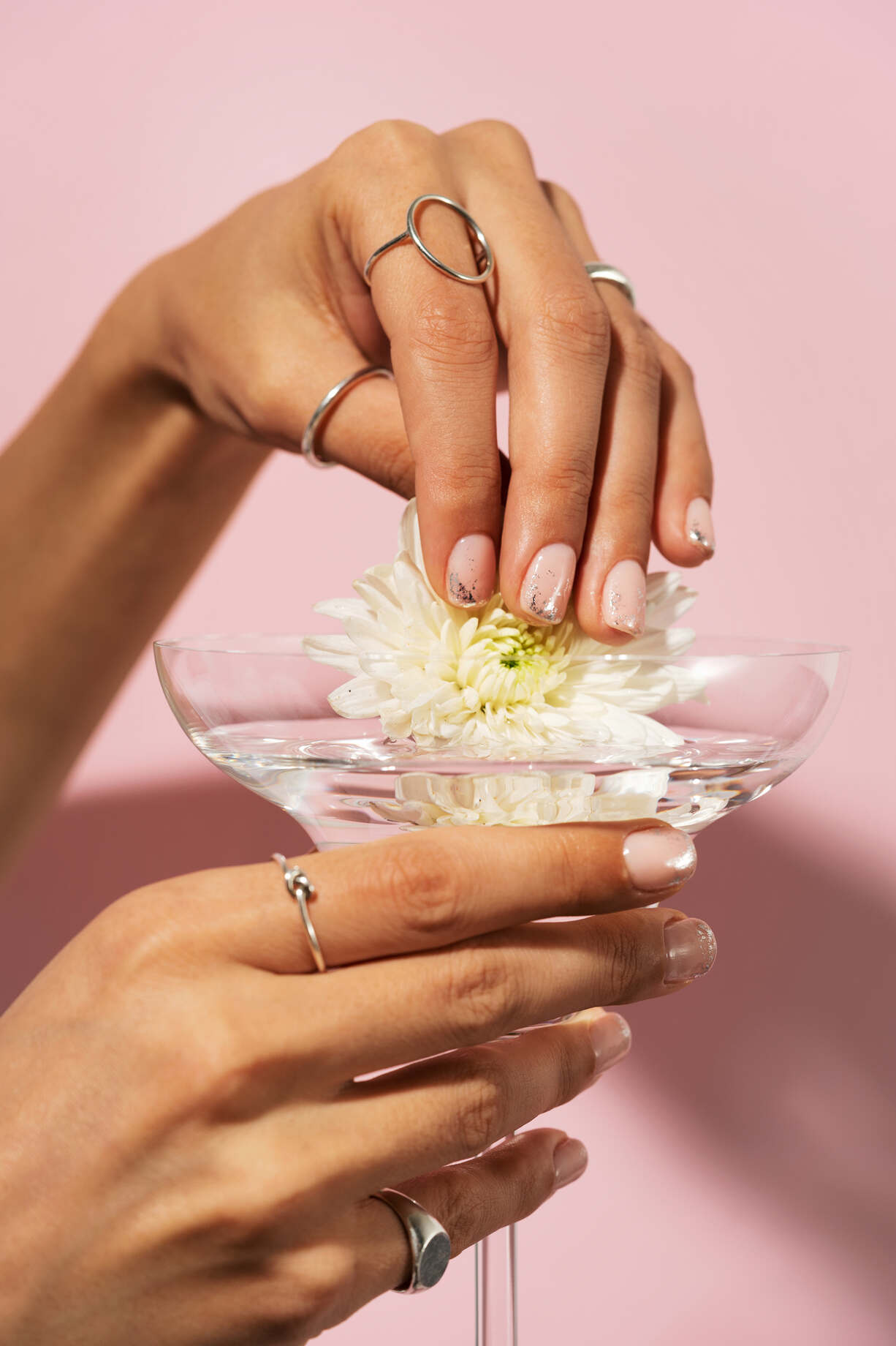 Timeless, 5 Ide Nail Art Elegan Yang Selalu Memukau!