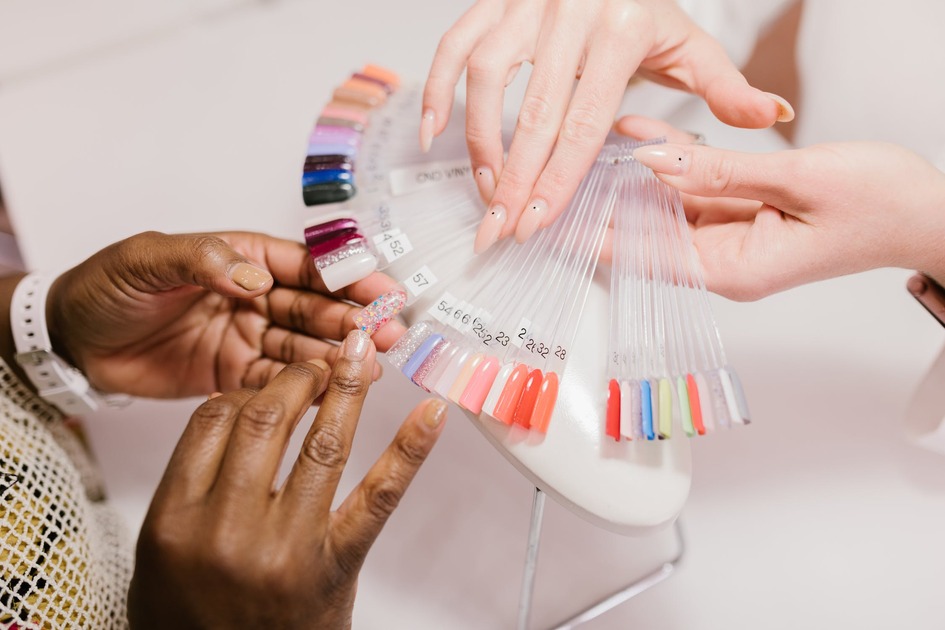 Intip 8 Ide Nail Art Untuk Meriahkan Tahun 2024 Versimu