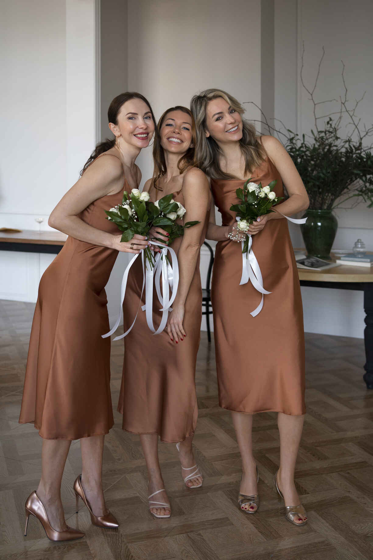 Ini 5 Ide Model Gaun Satin Untuk Bridesmaid, Apa Saja?