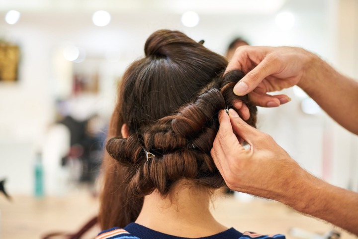 Simpel dan Cantik, Ini 5 Gaya Rambut ke Pesta Pernikahan