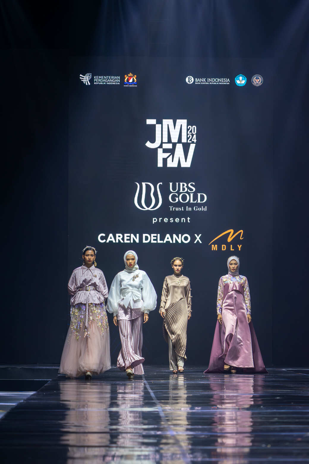 UBS Gold dan Caren Delano di Jakarta Muslim Fashion Week