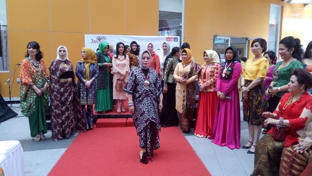 Uniknya Peragaan Busana di 'Mayestik Red Carpet'