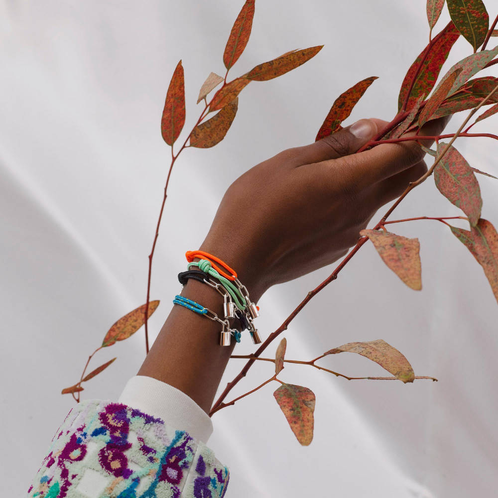 Virgil Abloh Merancang Gelang Louis Vuitton For Unicef