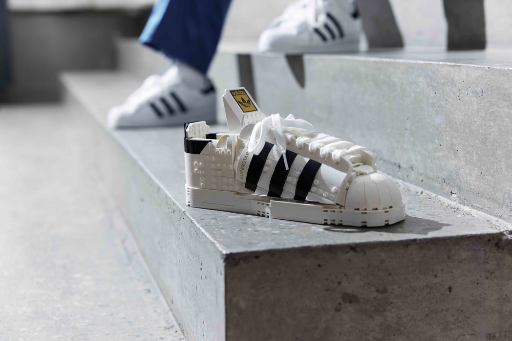 Adidas Originals dan LEGO Group Luncurkan Sneaker Superstar 