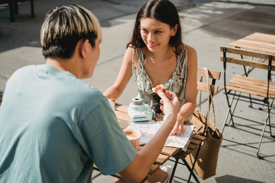 4 Zodiak Ini Paling Susah Membuka Hati dan Jatuh Cinta 