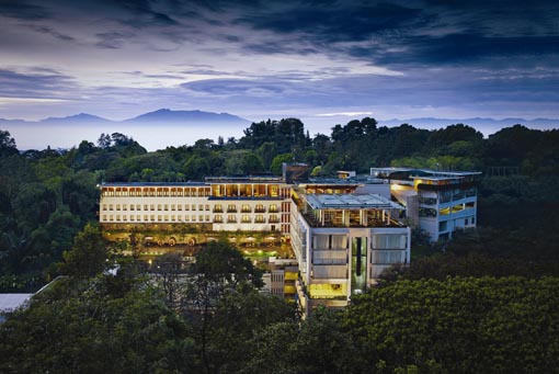 Padma Hotel Bandung Raih Penghargaan Pelayanan Terbaik