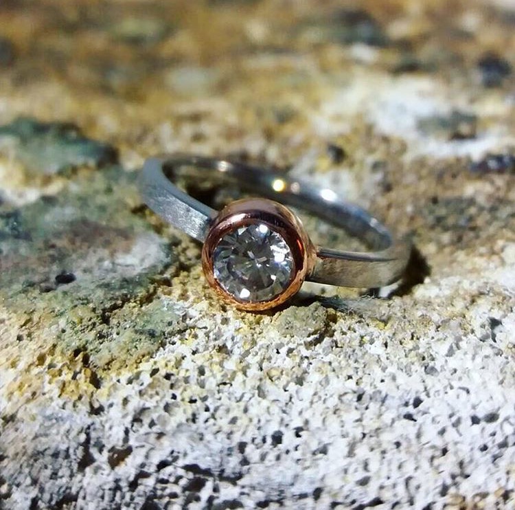 Cincin Pernikahan Kontemporer Buatan Indonesia