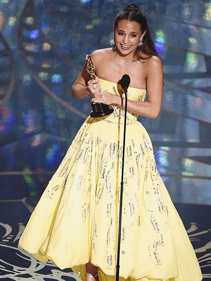 Alicia Vikander Menangkan Piala Oscar untuk Pertama Kali