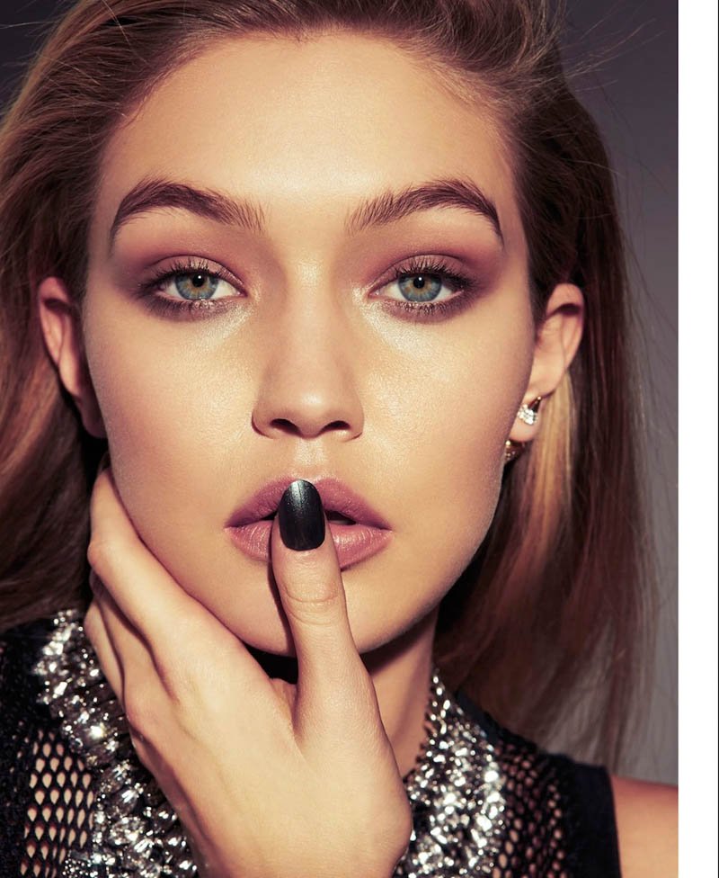 Gigi Hadid: Kesayangan Dunia Mode di Musim Ini