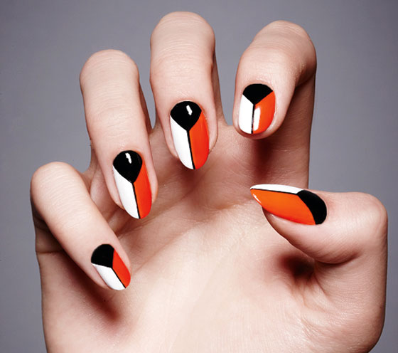 Tips Ikuti Tren Graphic Nail Art