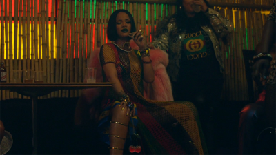 Rihanna Mengenakan Koleksi Tommy Hilfiger di Video Klip Barunya