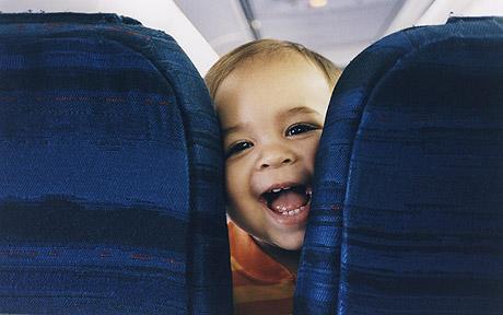 Cara Atasi Tekanan Udara di Pesawat untuk Bayi